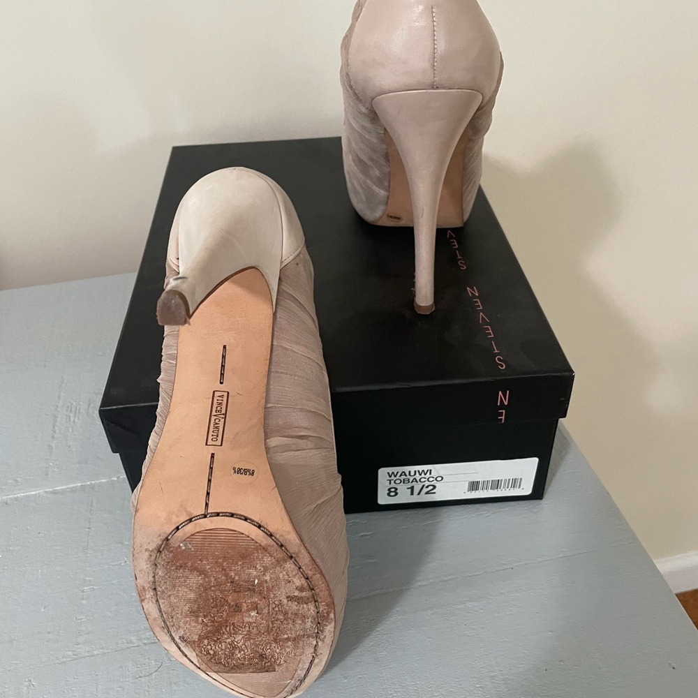 Beige shoe